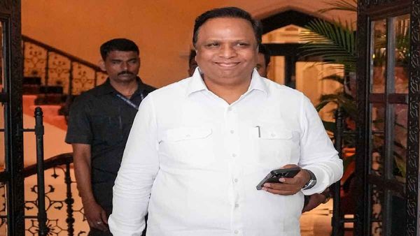 दहीहंडी, गणेशोत्सवासाठी आशिष शेलार यांचे फडणवीसांना साकडे