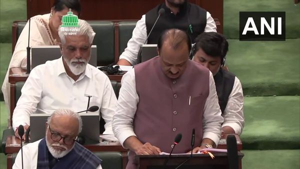 पात्र कुटुंबाला 3 गॅस सिलिंडर मोफत, अजित पवार यांच्याकडून मुख्यमंत्री अन्नपूर्णा योजनेची घोषणा