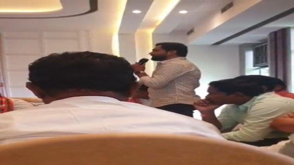 अजित पवार यांना महायुतीतून बाहेर काढा, भाजप आमदारासमोरच पदाधिकारी संतापले