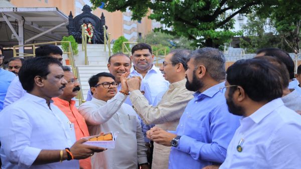 पावसाळी अधिवेशनाचा पहिला दिवस विरोधकांनी गाजवला; सत्ताधाऱ्यांविरोधात जोरदार घोषणाबाजी