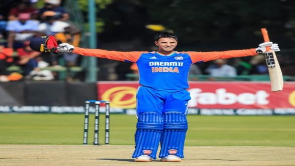 हे माहितीये का? स्वतःच्या नव्हे तर दुसऱ्याच्या बॅटने या खेळाडूंनी रचलाय इतिहास, बघा कोण आहेत हे खेळा