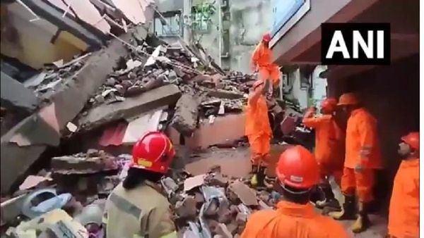 नवी मुंबईत 3 मजली इमारत कोसळली ; 2 नागरिक ढिगाऱ्याखाली अडकले, रेस्क्यू ऑपरेशन सुरू