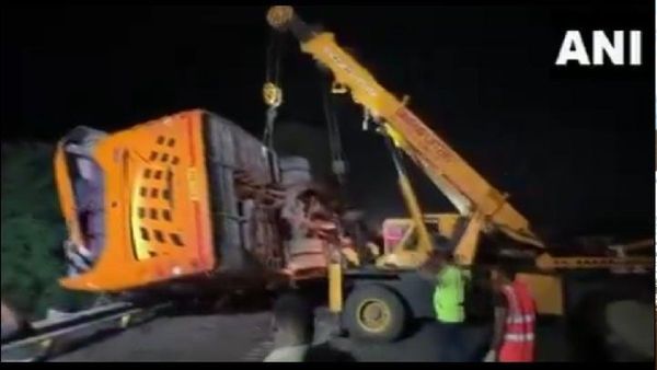 Bus Accident: वारीसाठी पंढरपूरकडे जाणा-या भाविकांची बस दरीत कोसळली, 5 ठार, 42 जखमी