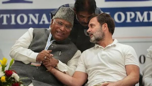 इंडिया आघाडीचा एनडीएला दणका, पोटनिवडणुकीत 13 पैकी 10 जागी विजय, भाजपला 2 जागा