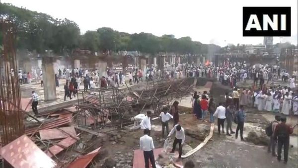 दीक्षाभूमी परिसरातील भूमिगत पार्किंगच्या कामाला स्थगिती, वादझाल्यानंतर फडणवीसांची घोषणा