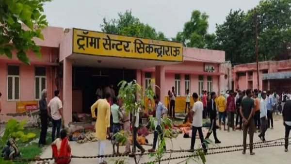 सत्संगाच्या कार्यक्रमात चेंगराचेंगरीत 120 जणांचा मृत्यू झाल्याची शंका उत्तर प्रदेशमधील घटना