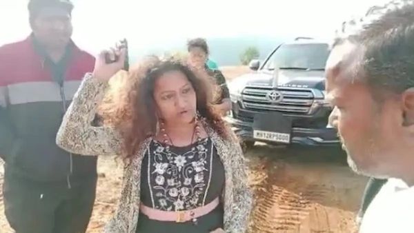 ट्रेनी आयएएस अधिकारी पूजा खेडकर यांच्या आईला अटक! शेतकऱ्यांना पिस्तुलने धमकावल्याचा आरोप