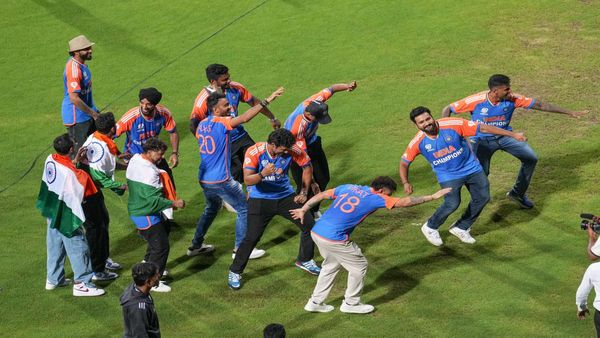 वानखेडेवर रोहित, विराट अन् सूर्याचा भन्नाट डान्स, बघा विजयी परेडमध्ये काय घडलं