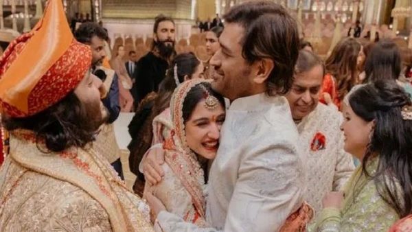 महेंद्र सिंह धोनीने अनंत-राधिकासाठी लिहिली भावनिक पोस्ट, दिला महत्वाचा सल्ला