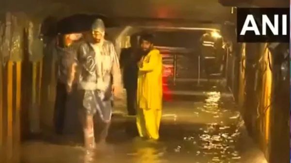 Weather Updates: महाराष्ट्रातील या जिल्ह्यांमध्ये अतिवृष्टीचा इशारा, IMD ने रेड अलर्ट जारी केला