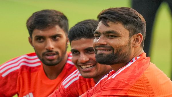 रिंकू सिंग रातोरात करोडपती, न खेळताही त्याच्याकडे एवढा पैसा आला कसा?