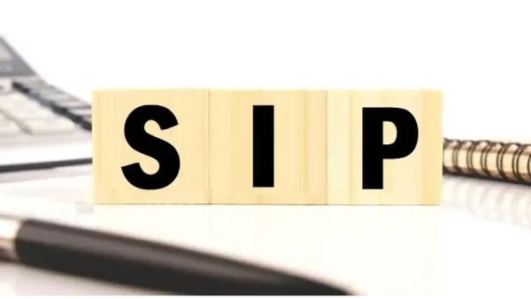 SIP vs Step-Up SIP: तुमचं करोडपती होण्याचे स्वप्न 10 वर्षात पूर्ण होईल, अशी करु शकता गुंतवणूक