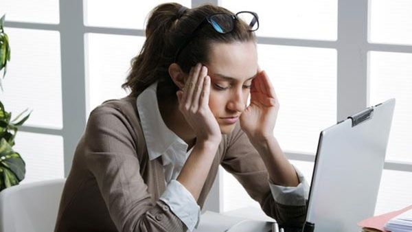 अतिविचारामुळे होऊ शकतो हा गंभीर आजार, ही आहेत लक्षणे