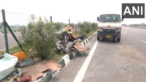 ओव्हरटेक जीवावर! उत्तरप्रदेशात उन्नावमध्ये बसला भीषण अपघात, 18 जण ठार