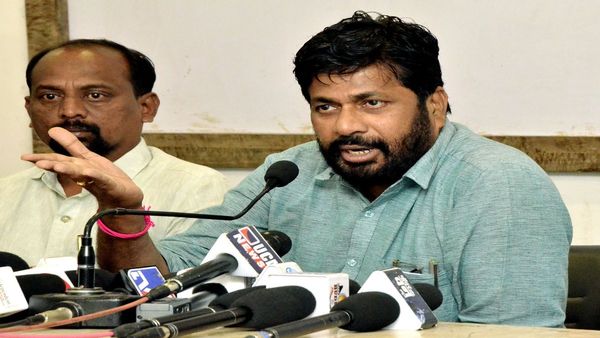 आम्हाला रोखण्याचा प्रयत्न केला तर त्याचा स्फोट होईल, बच्चू कडू यांचा शिंदे सरकारला इशारा