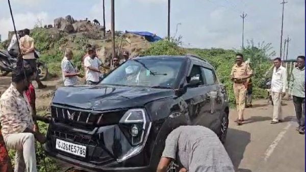 मोठी बातमी, कार चालकाला हदयविकाराचा झटका आल्याने मोठा अपघात, दोघांचा जागीच मृत्यू