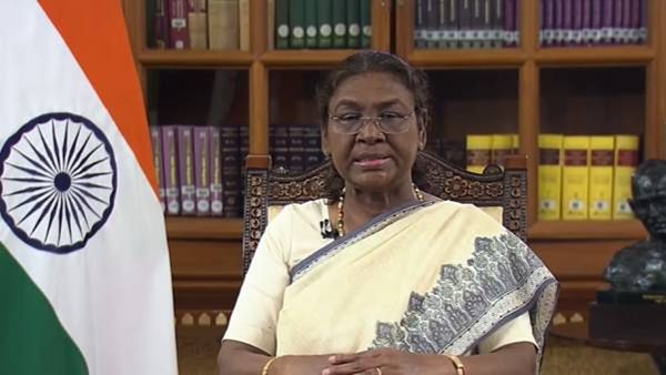 स्वातंत्र्यदिनाच्या पूर्वसंध्येला राष्ट्रपतींचे संबोधन, म्हणाल्या- तिरंगा फडकताना पाहून उर भरुन येतो