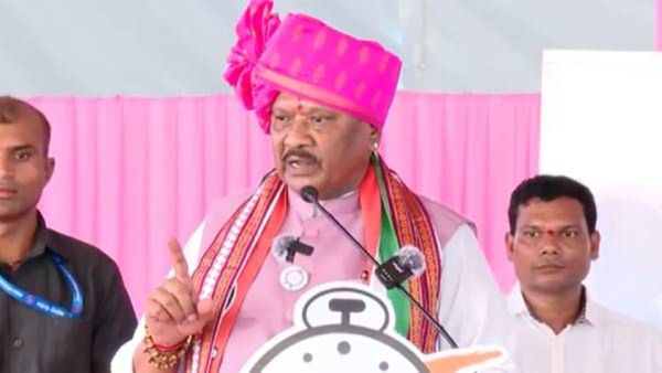 जे माझ्या खुर्चीवर डोळा ठेवतील, त्यांना नदीत फेका; मंत्री धर्मरावबाबा यांचा मुलीला थेट इशारा