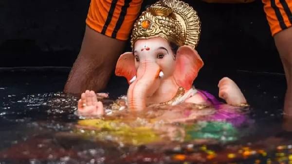 Ganesh chaturthi 2024 : गणेशमुर्तीचे दीड, पाच आणि सातव्या दिवशी का केले जाते विसर्जन? 'हे' आहे कारण