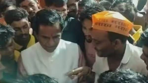 बालेकिल्ल्यातच रावसाहेब दानवेंना मराठा आंदोलकांनी घेरलं; घोषणाबाजी, आरक्षणासाठी पाठपुराव्याची मागणी