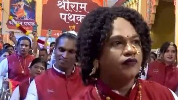 देशातील पहिल्या तृतीयपंथीय ढोलताशा पथकाचे भाऊसाहेब रंगारी गणपतीच्या मिरवणूकीत वादन