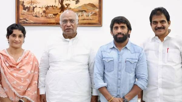 विनेश फोगट, बजरंग पुनियाचा काँग्रेसमध्ये जाहीर प्रवेश, महिला कुस्तीपटू निवडणुकीच्या रिंगणात?