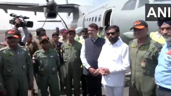 नवी मुंबई विमानतळावर उरतलं पहिलं विमान, चाचणी यशस्वी