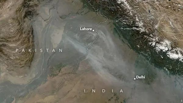 NASA Satellite : भारत-पाकिस्तानवर विषारी धूर; नासाने अंतराळात टिपले चित्र