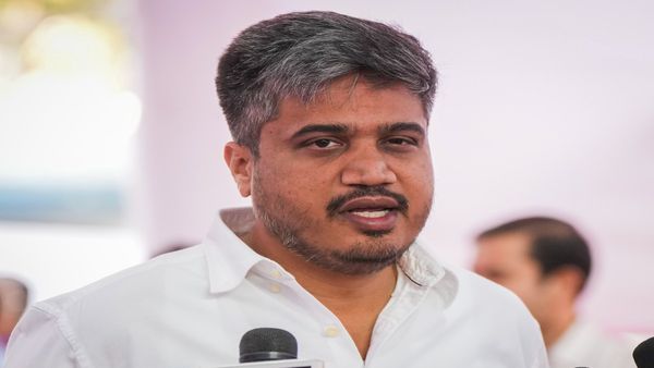 रोहित पवारांनी पुन्हा राखला कर्जत जामखेडचा गड; भाजपचे राम शिंदे पराभूत