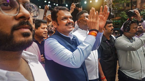 मोठी बातमी! देवेंद्र फडणवीस, गिरीश महाजन, अदिती तटकरे, कालिदास कोळंबकर यांचा विजय, कोण पुढे वाचा....