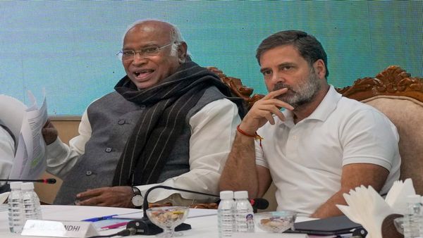 पराभवाची कारणे सांगत खर्गेंनी काँग्रेसच्या नेत्यांना धो-धो धूतलं; राहुल गांधींसमोरच म्हणाले...