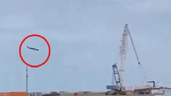 कझाकस्तानमध्ये विमान कोसळलं, 42 जण ठार, 25 जखमी, पाहा व्हिडिओ