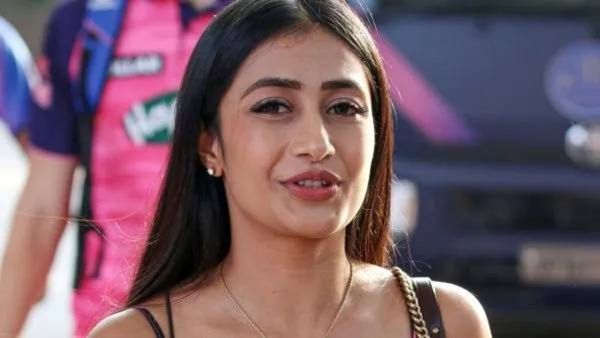 'मी शांत बसलेय याचा अर्थ कमजोर समजू नका,' घटस्फोटाच्या प्रकरणावर धनश्री वर्माने दिली प्रतिक्रिया