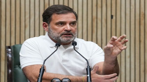 शिवजयंतीच्या पोस्टमध्ये राहूल गांधींकडून मोठी चूक, राजकीय नेत्यांसह शिवप्रेमींचा संताप