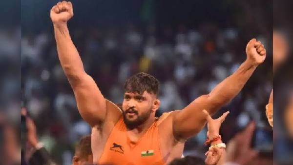 महाराष्ट्र केसरी कुस्ती स्पर्धा : पंचाना लाथ मारणाऱ्या शिवराज राक्षेवर कुस्ती खेळण्यास 3 वर्ष बंदी!