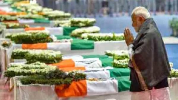 पुलवामा हल्ल्ल्याचा आज सहावा वर्धापनदिन; शहिदांना अदरांजली म्हणून पाठवा 'हे' असे संदेश