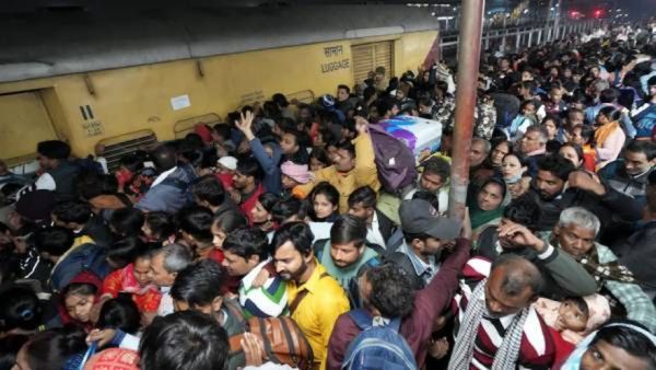 Delhi Railway Station Stampede : मृतांच्या कुटुंबियांना 10 लाखांची घोषणा, मृतकांची नावेही आली समोर