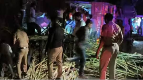 Accident News : संभाजीनगरमध्ये ऊसाचा ट्रक पलटी, 6 मजूर दबून ठार; 11 लोक गंभीर जखमी