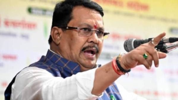 कोणता मंत्री महिलेला विवस्त्र फोटो पाठवतो?- वडेट्टीवारांनी सर्वच सांगितलं, म्हणाले- असले काळे धंदे!