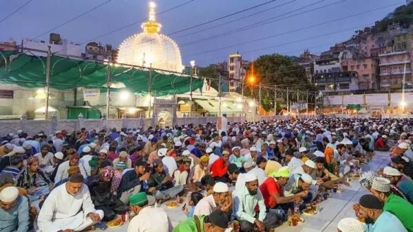 Eid 2025 : ईदपूर्वी 32 लाख मुस्लिम समाजाला मिळाली खास भेट! भाजपची 'सौगाद ए मोदी' काय आहे? जाणून घ्या