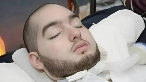 कोण आहे सौदी अरेबियाचा 'स्लीपिंग प्रिन्स'?, 20 वर्षांपासून का झोपलेला आहे, जाणून घ्या संपूर्ण कहाणी