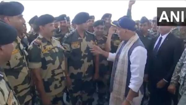 संरक्षणमंत्र्यांची भुज एअरबेसला भेट; राजनाथ सिंह म्हणाले- ऑपरेशन सिंदूर संपलेले नाही, हे फक्त ट्रेलर