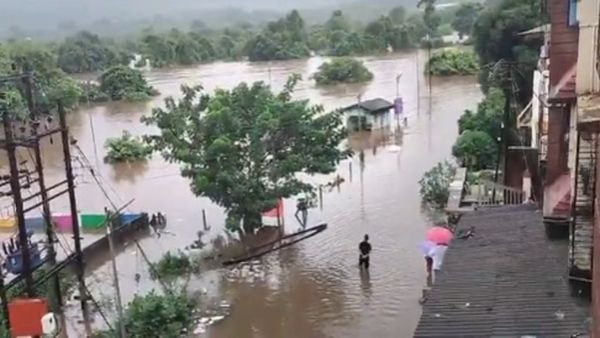 VIDEO : रायगडमध्ये धडकी भरवणारा पाऊस, नदीने इशारा पातळी ओलांडली; शहरात शिरलं पाणी