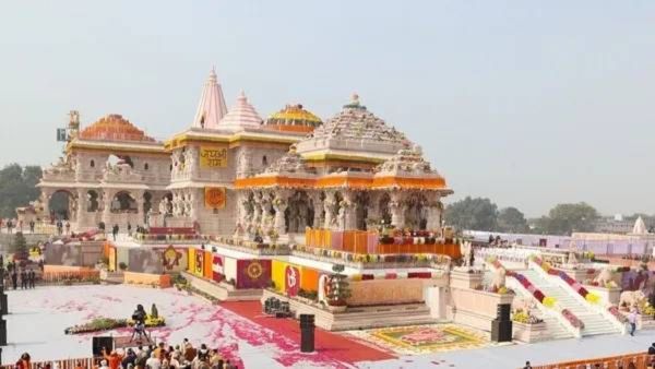 Ram Mandir : रामलल्लाच्या मंदिरात आज सजणार दरबार; प्राणप्रतिष्ठेपूर्वी 21 नद्यांच्या पाण्याने अभिषेक