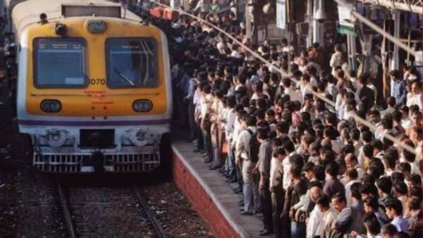 Mumbai Local Train : ज्येष्ठ नागरिकांसाठी आता कोच असलेली लोकल ट्रेन! कुठून धावणार? जाणून घ्या