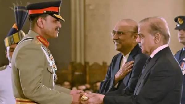 पाकिस्तानात सत्तापालटची शक्यता, PM शाहबाज यांच्याविरुद्ध बंडाची भीती, असीम मुनीर होणार राष्ट्रपती?