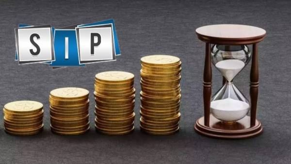 SIP investment : एसआयपीत गुंतवणूक करुन तुम्ही 10 वर्षात करोडपती होऊ शकता! हे गणित समजून घ्या