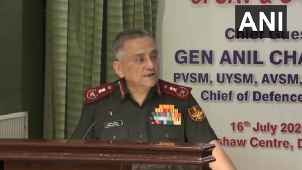 संरक्षण प्रमुखांकडून पाकिस्तानची पोलखोल! ऑपरेशन सिंदूरदरम्यान रिकामे ड्रोन डागले! देशाला नुकसान नाही