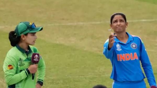 india Vs pak W : पंचांच्या गोंधळामुळे भारताने टॉस गमावला; पाकिस्तानने जिंकला, नेमकं काय घडलं, Video