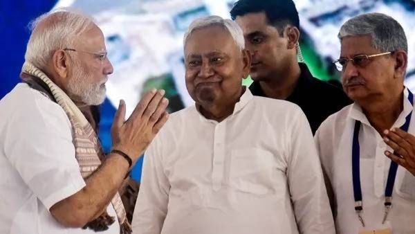 NDA जिंकल्यास नितीश कुमार पुन्हा मुख्यमंत्री होणार नाहीत?, मांझी व पासवानांच्या विधानांनी सस्पेन्स!